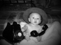 dziecko z telefonem